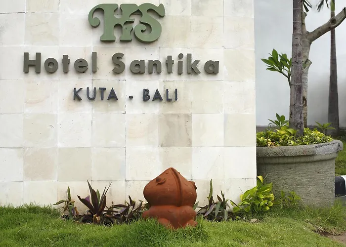 Hotel Santika 3*
