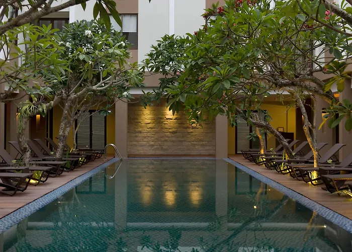 Hotel Santika 3*
