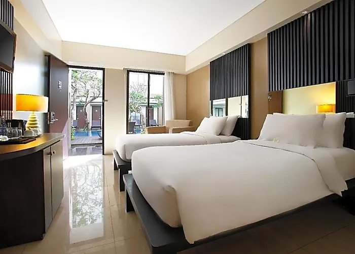 Hotel Santika 3*