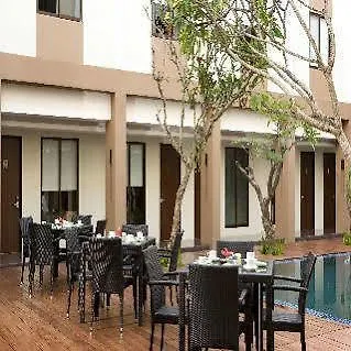 Hotel Santika 3*